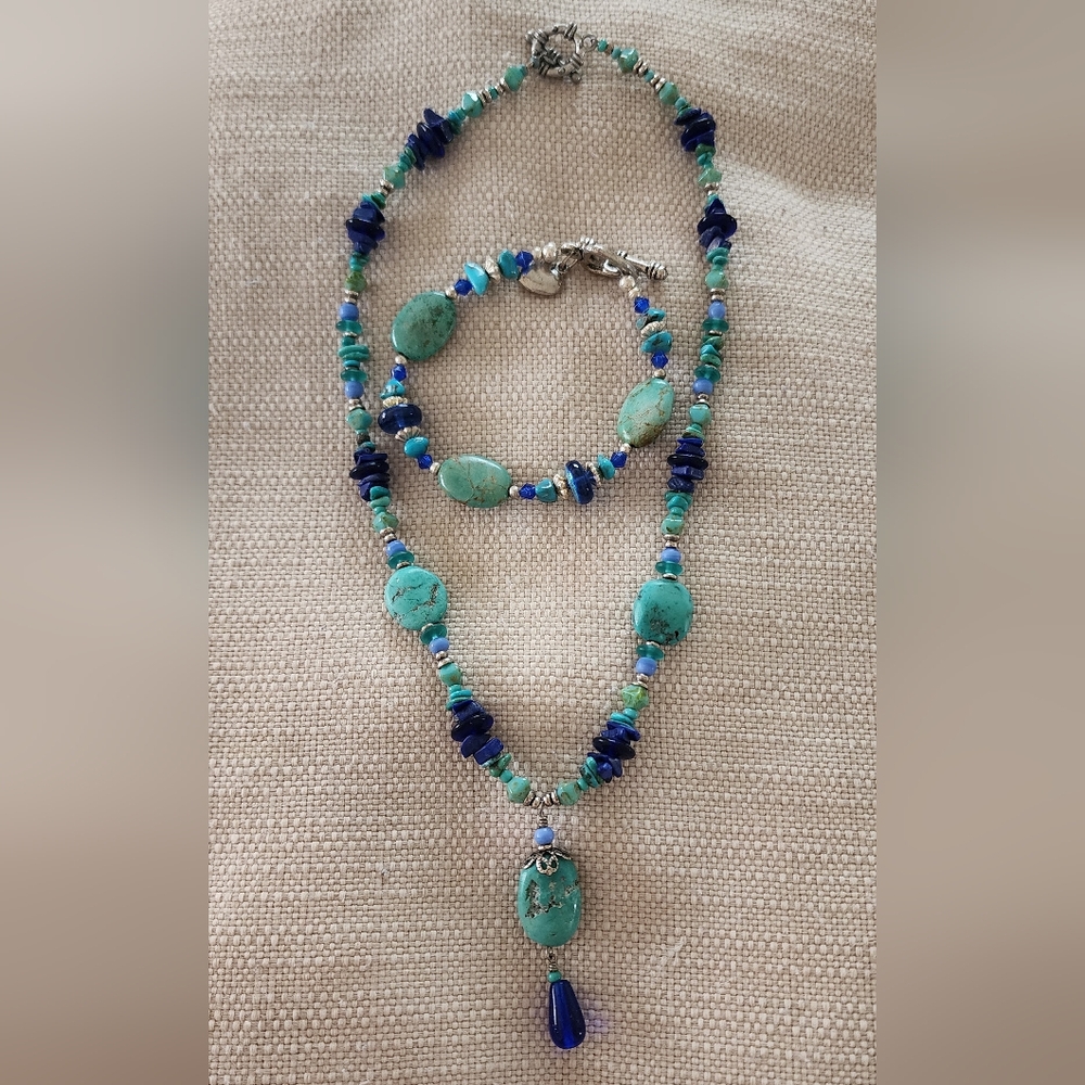 Matching Necklace and Bracelet set